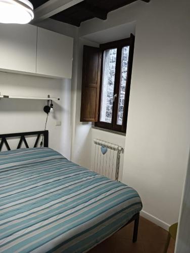a bedroom with a bed and a window at A Casa di MaPe in Viterbo