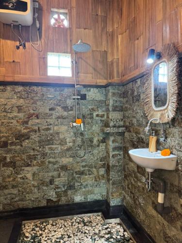 a bathroom with a sink and a shower at Chez Lepusa in Sidemen