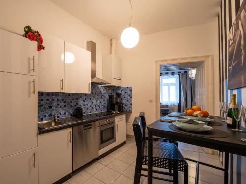 Apartment for 2 near Karlskirche & U4 Metro