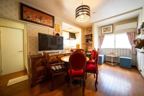 3-story building airport bus direct access JR Namba Station Kintetsu subway Shinsaibashi Dotonbori within walking distance