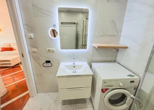 Skol 536 - Great One Bed Apartment with Wonderful Sea View.