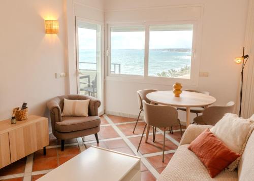 Skol 536 - Great One Bed Apartment with Wonderful Sea View.