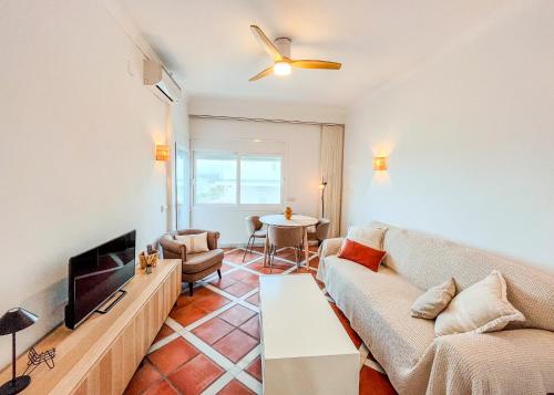 Skol 536 - Great One Bed Apartment with Wonderful Sea View.