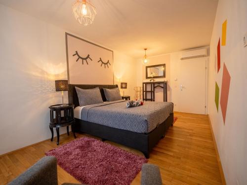 2 Bedroom Apartment with Terrace near Naschmarkt Metro U4