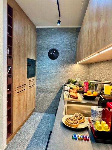 Alpine City Studio with AC, garden terrace and much privacy