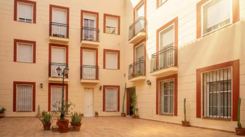 Spacious 2-Bedroom Apartment - Walk to Isla Mágica - AC - Premium Bed