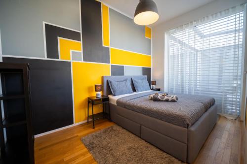 3BR Apartment with Balcony near Naschmarkt City Center