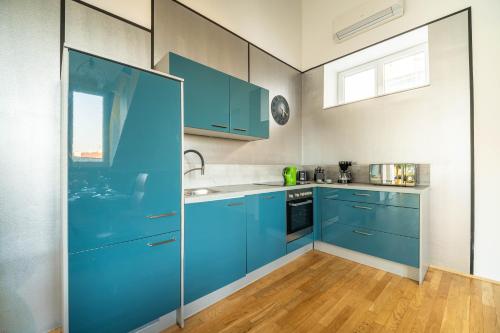 3BR Apartment with Balcony near Naschmarkt City Center