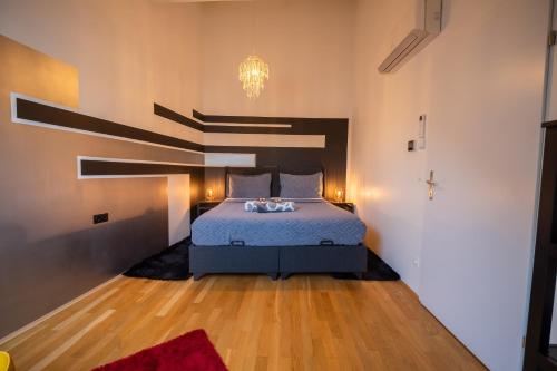 3BR Apartment with Balcony near Naschmarkt City Center