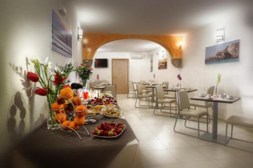 a table with fruit on it in a dining room at Porta delle Botteghelle in Trapani