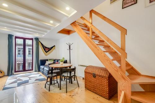 Lovely Loft w Poll Near Porto Cellars