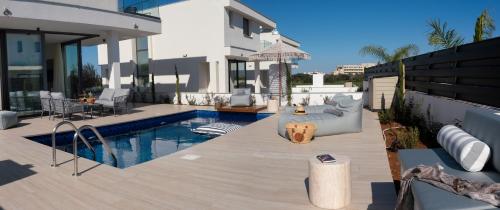 Nesea Seaside Luxury Escape