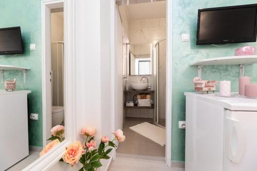 a bathroom with a sink and a toilet in a room at Apartman Gržetić in Šilo