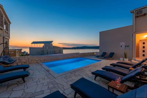 Quiet Bay Getaway Apt Mona 2 4 and 6