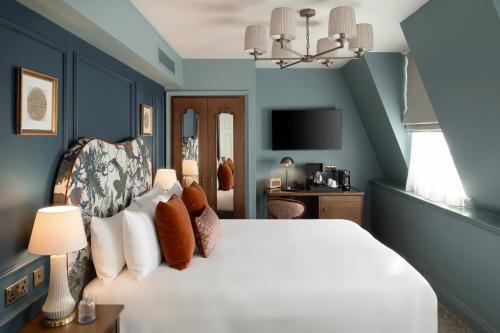Francis Hotel Bath — Photo of the whole room