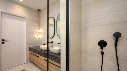 a bathroom with two sinks and a mirror at Villa Corsa by Villas Guide in Barban