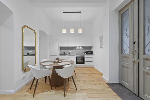 Schönbrunn Maison - Boutique 2 BR Residence in Viennas Greenest Quarter - by 4ty3 Apartments