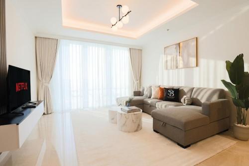 Lux 2BR Beachfront Escape Palace Beach Residence