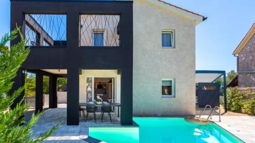 Luxury Villa Exclusive by Villas Guide