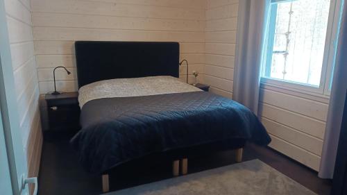 a small bedroom with a bed and a window at Villa Naava in Lukkarinsaari