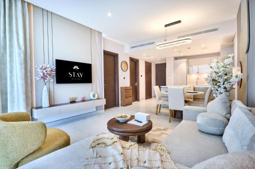 STAY BY LATINEM Luxury 1BR Holiday Home CVG2403 Near Downtown