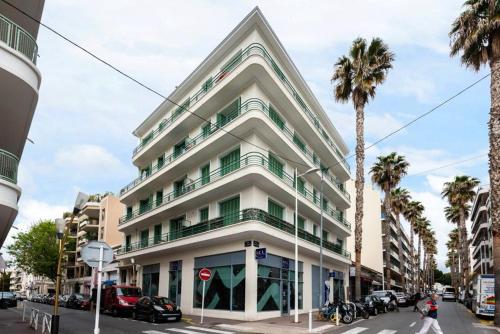 LOUIS GALLET Centre JUAN LES PINS 50m des plages