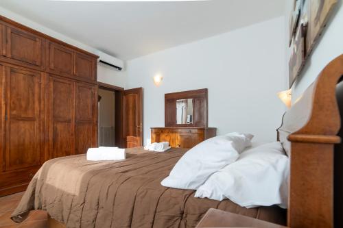 a bedroom with a large bed with white pillows at Villa Fenix Seriate in Seriate