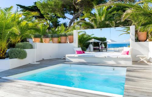 Villa pieds dans l'eau au Cap d'Antibes