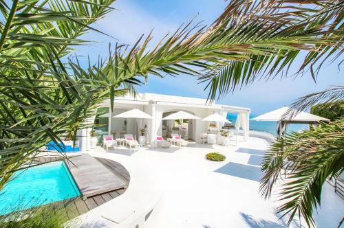 Villa pieds dans l'eau au Cap d'Antibes