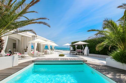 Villa pieds dans l'eau au Cap d'Antibes