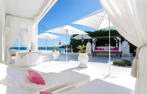 Villa pieds dans l'eau au Cap d'Antibes