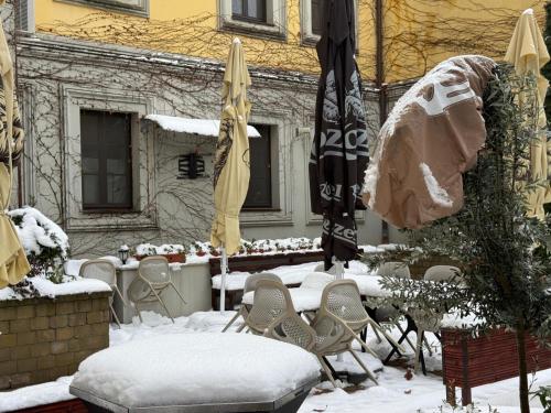 Hotel Iosefin Residence — Inner courtyard view