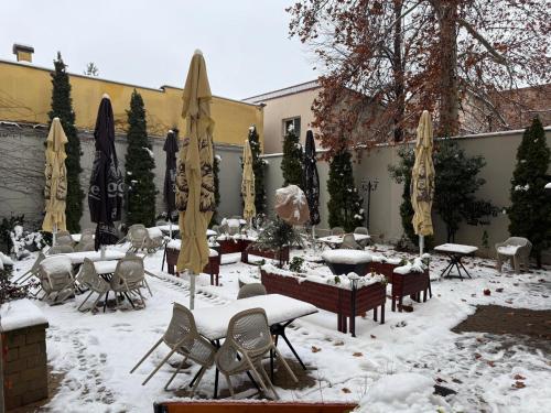 Hotel Iosefin Residence — Inner courtyard view