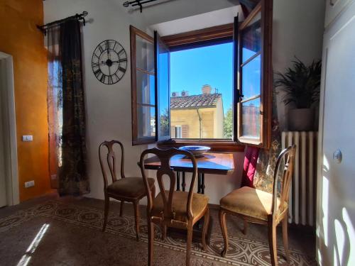 Cozy Studio Attic at Historical Centre of Florence 5 mins SMN and 7 Duomo
