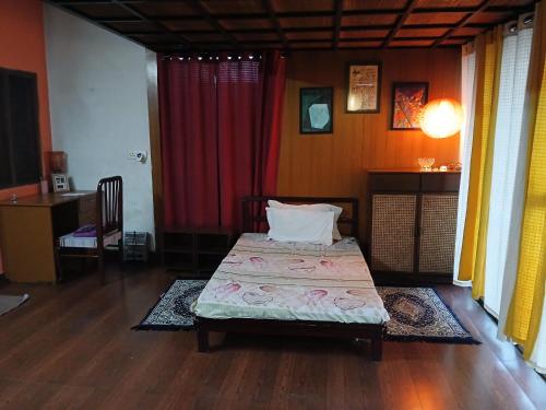 a bedroom with a bed in the middle of a room at Gharonda in Dehradun