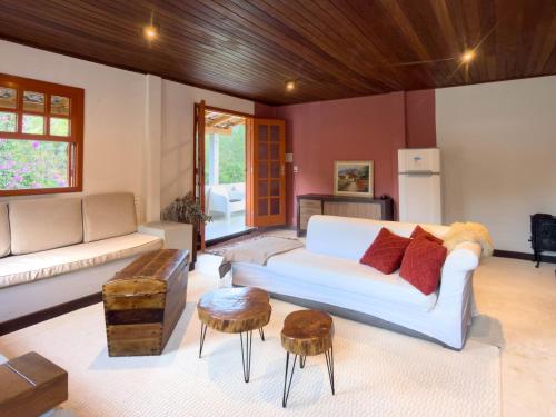 a living room with a white couch and a table at Casarão in Marechal Floriano