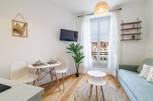 Charming City Center Studio 402
