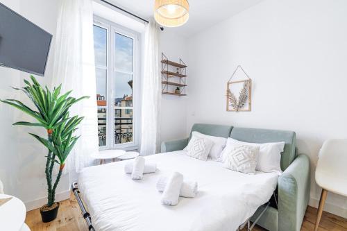 Charming City Center Studio 402