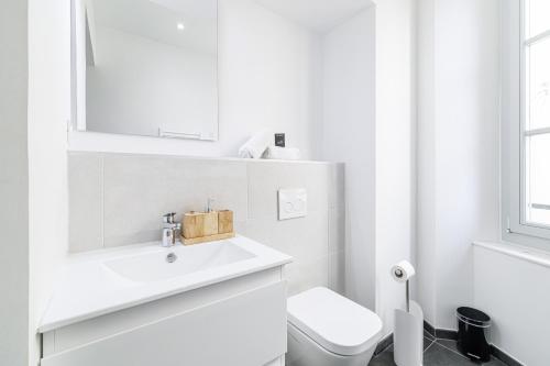 Charming City Center Studio 402