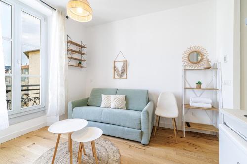 Charming City Center Studio 402