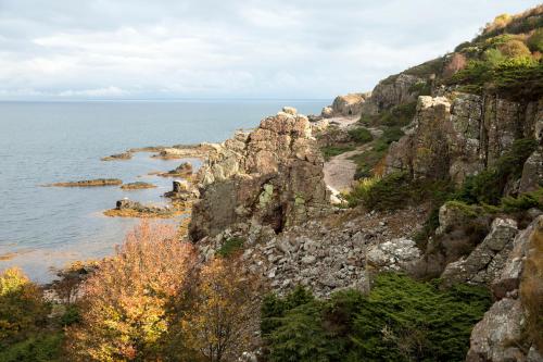 a view of the ocean from a cliff at Hotell och Restaurang Hovs Hallar in Båstad