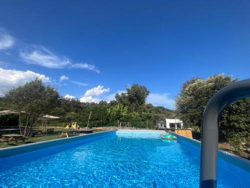 Piscina a Camping Mercone o a prop