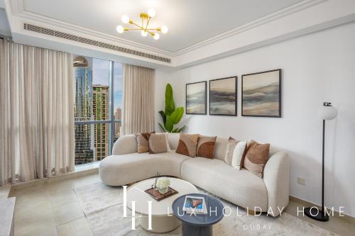 LUX The JLT Gold Crest Suite