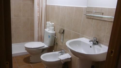 A bathroom at Torre del Alba