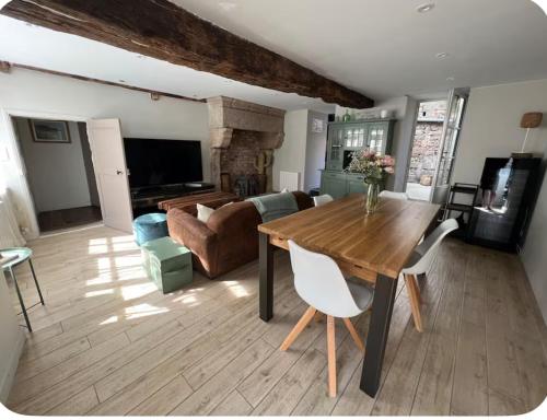 maison de Charme Medievale au coeur de Dinan , Authenticite et confort