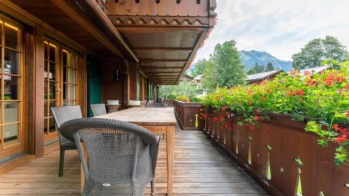 Luxurious 5 Bedroom Chalet With Modern Charm