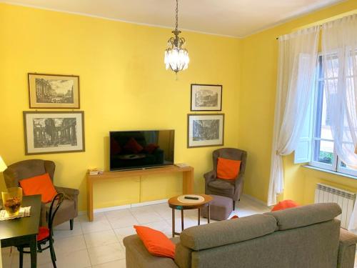 Colosseum View 2BR Apartment Sleeps 6
