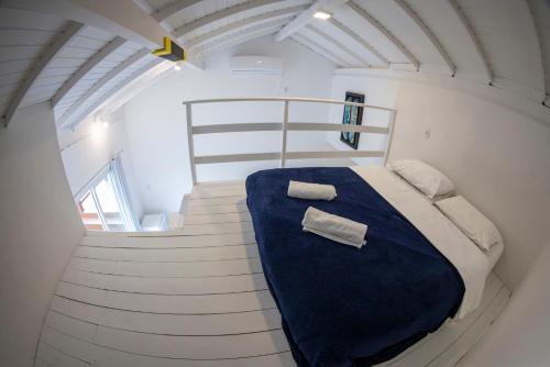 a bed in a small room with a staircase at Hi Adventure in Florianópolis