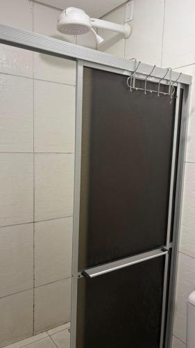 a bathroom with a black door in a kitchen at Hotel Santiago Juazeiro in Juazeiro do Norte
