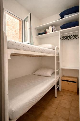a room with two bunk beds and a window at Studio cabine première ligne in Fleury